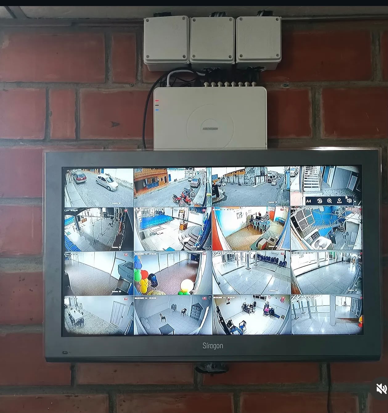 Central de monitoreo con 12 cámaras instalada en establecimiento comercial