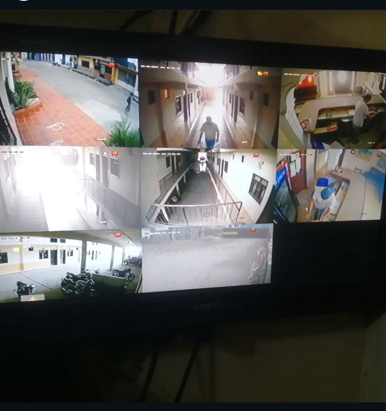 Instalación de 8 cámaras en conjunto residencial — pasillos, escaleras y accesos vigilados